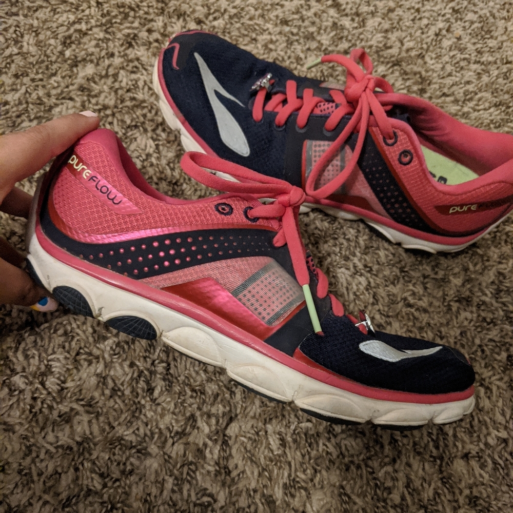 NWOT Brooks pure flow 4